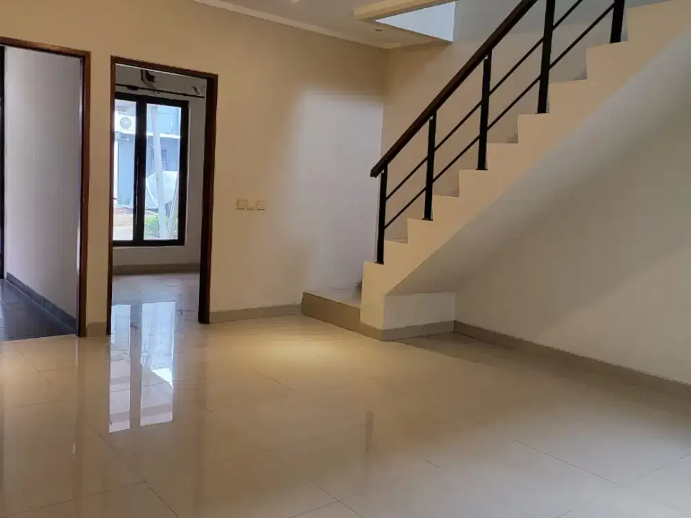 Dijual Cepat Rumah 2 Lantai Siap Huni di Rawamanguktan, Jakarta Timur