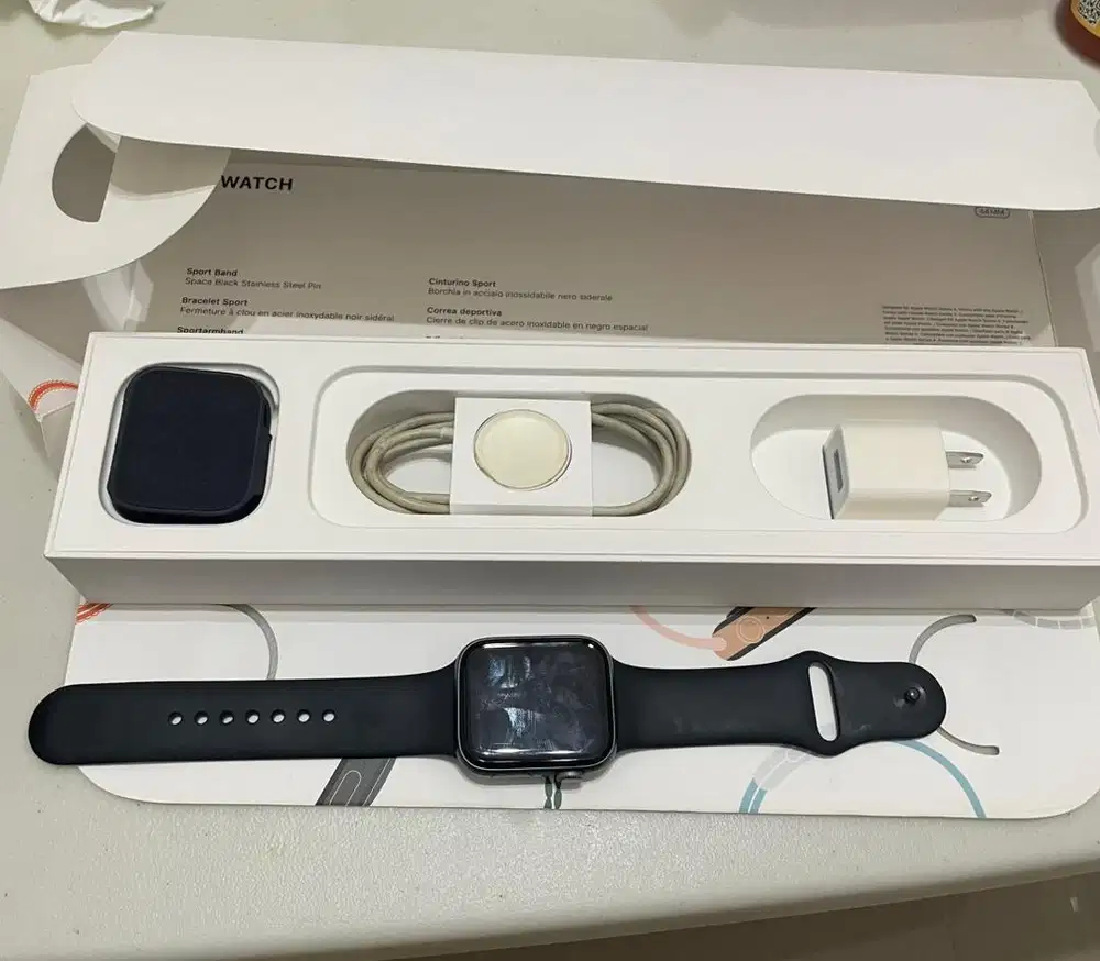 Preloved apple watch series 4 size 44 mm ori inter
