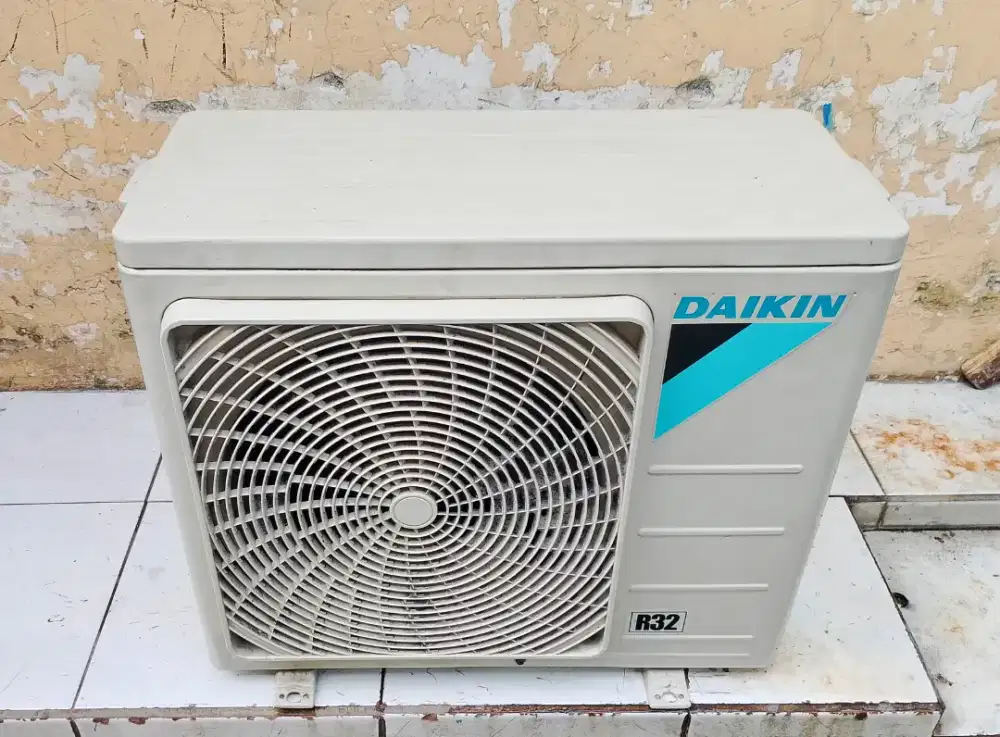 outdoor ac daikin. 1/2pk r32 ori
