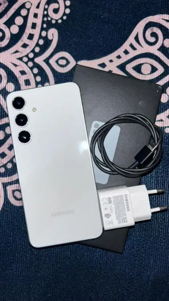 Forsale Samsung S24 FE Grey 8/256 Like New