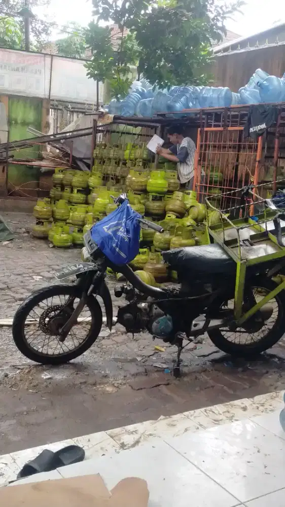Dicari karyawan pengantar galon pakai motor