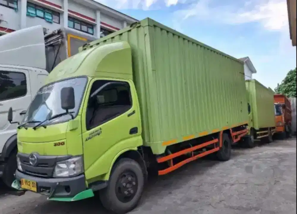 Hino Dutro 2023 136HDLong Box Besi 5.8m Fullors  turbo bio solar