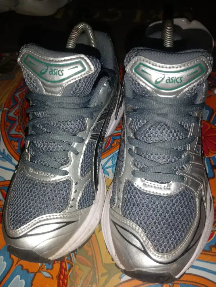 sepatu lari -Asics Gel-Kayano 14