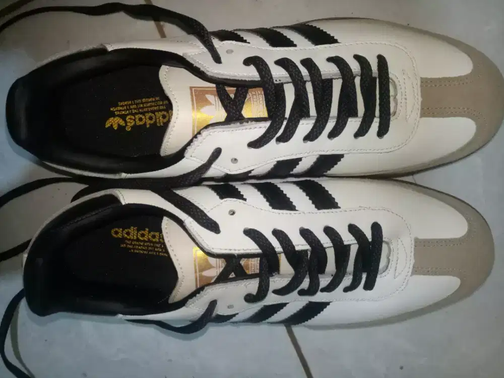 Sepatu samba OG edisi terbatas dgn warna logo warna gold semua