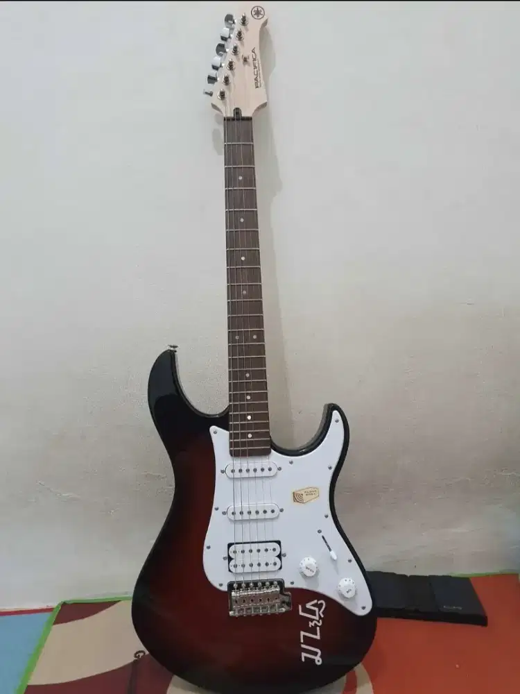 Yamaha pacifica PAC 112J