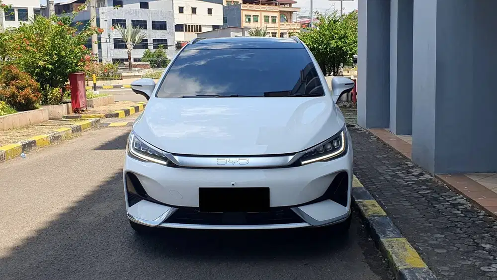 BYD M6 M 6 Superior Captain 6 Seater EV White On Brown 2025 Brand New