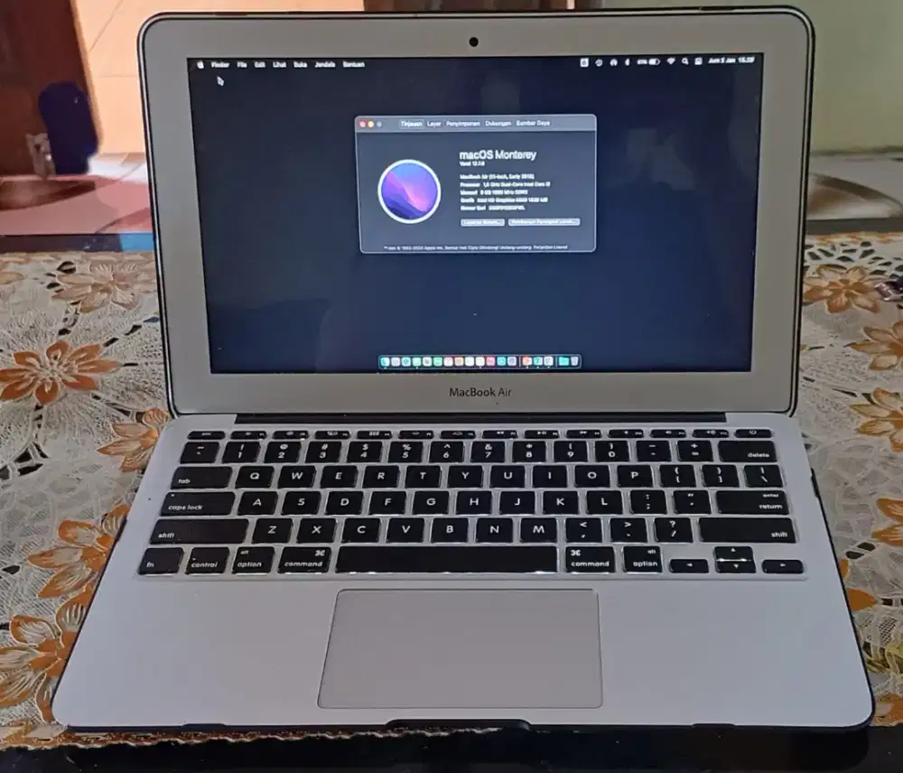 MacBook Air (11-inch, Early 2015) 8/256
