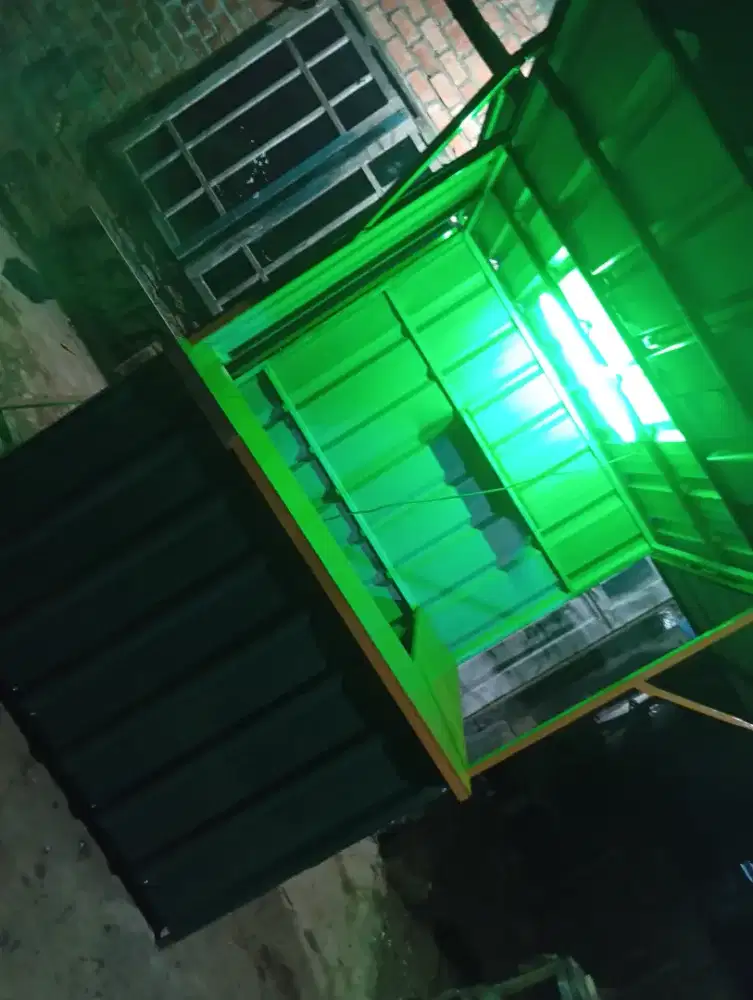 Booth, meja cafe,, booth container, meja besi, meja bar dll