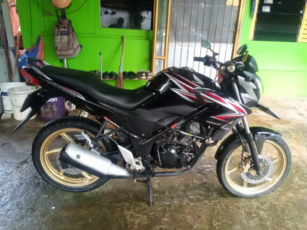 CB150R old Hitam
