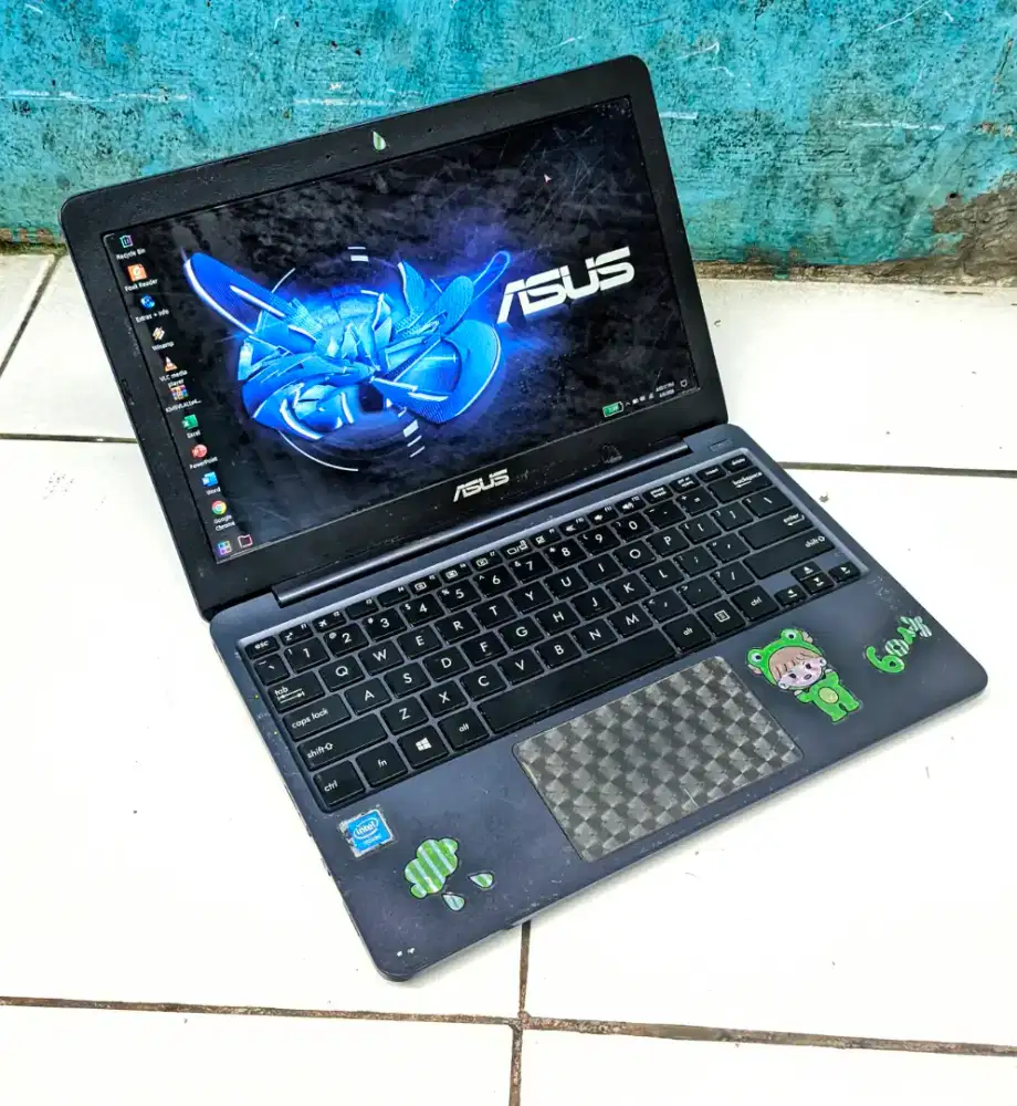 Asus Vivobook Slim E203M
