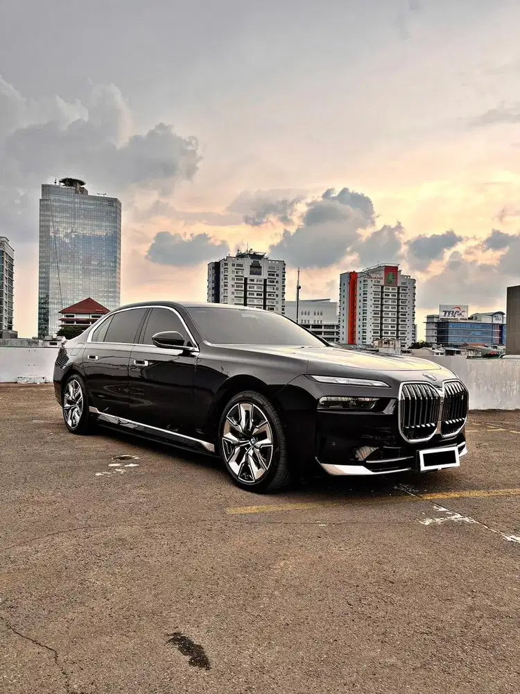 BMW i7 EV xDrive60 Granlusso 2024