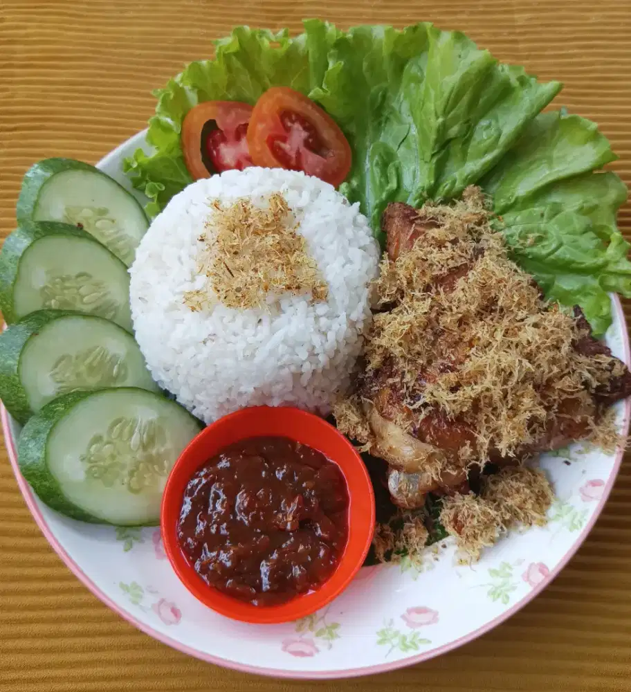 Nasi Ayam goreng serundeng (paha atas)