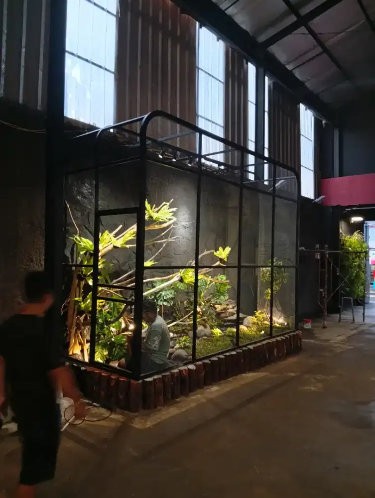 Aviary taman dan sungai buatan