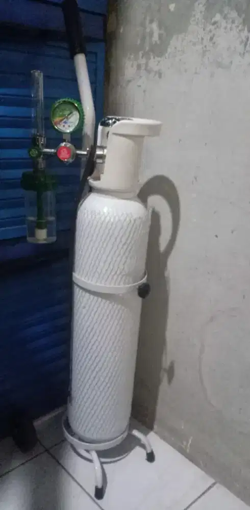 tabung oksigen medis lengkap dengan regulator dan troli