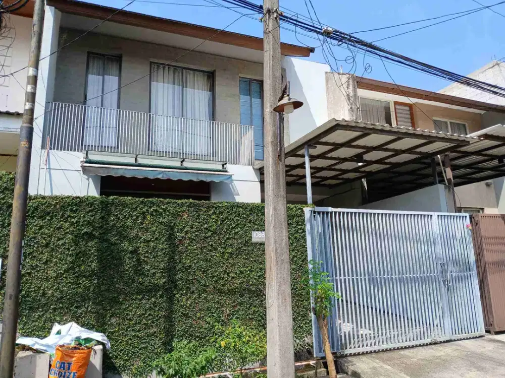 Disewakan rumah 2 tingkat siap bagus furnished di jalan sumbawa cinere