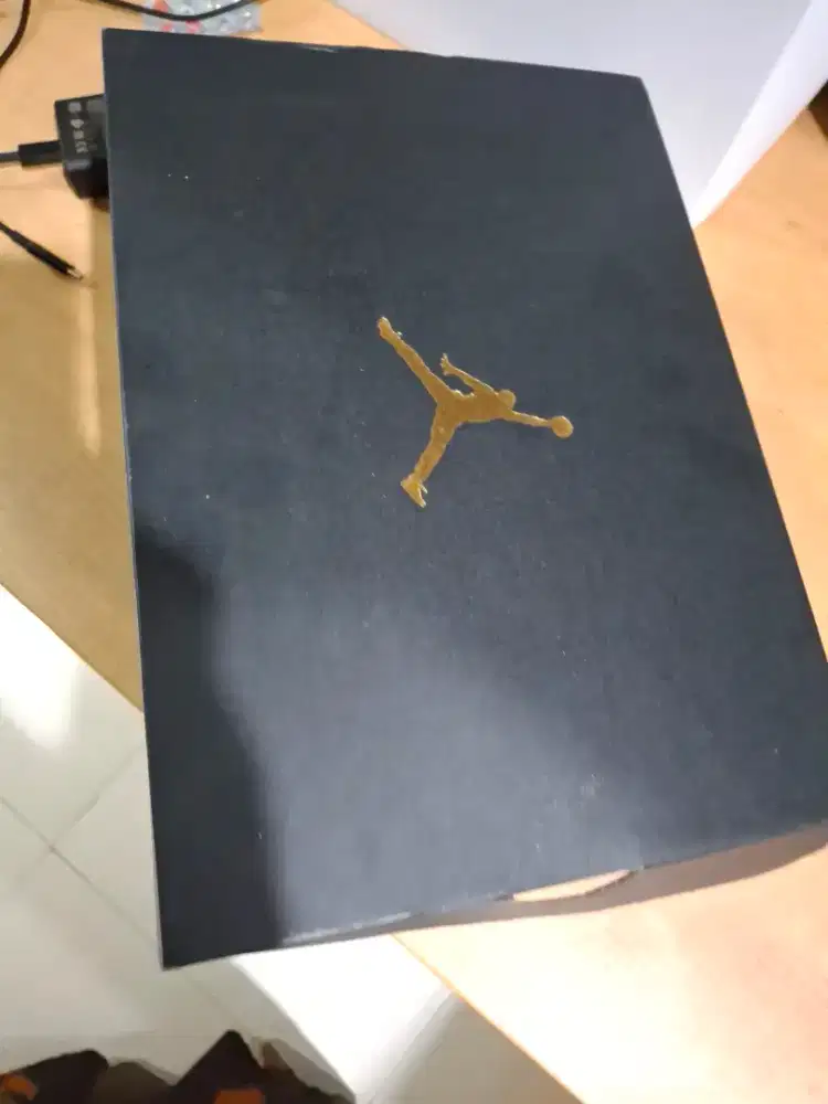 Di jual sepatu air jordan 1 low like new black yellow