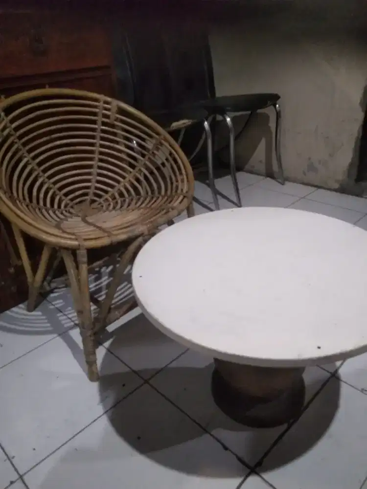 krsi rotan plus meja bulat