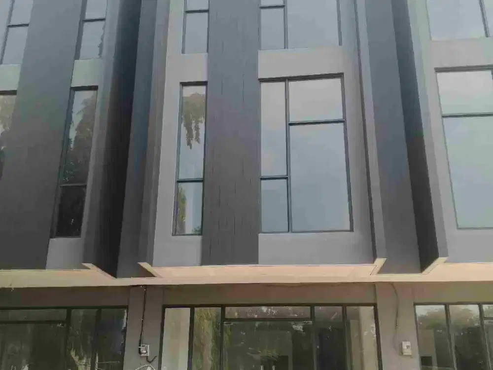 RUKO MEGAH 3 LANTAI DI I GUSTI NGURAH RAI BINTARA - KRANJI