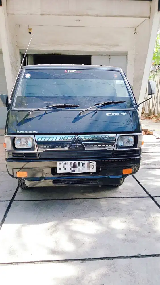 L 300 PU FB-R  Th 2022 Hitam