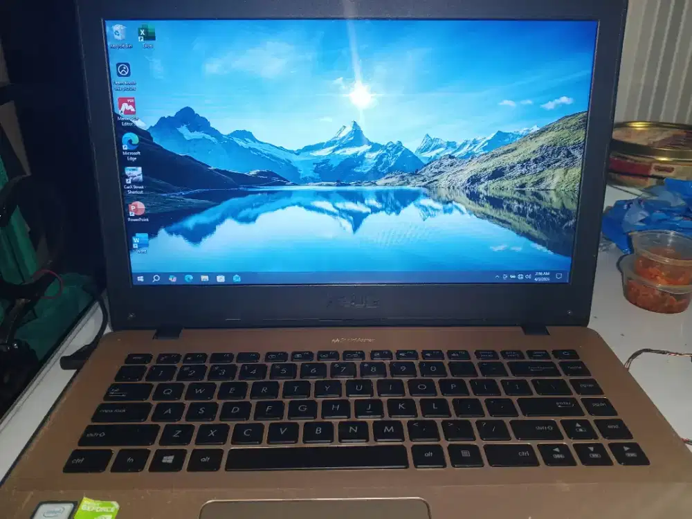 Laptop Asus a442u i5 8250 dual gpu