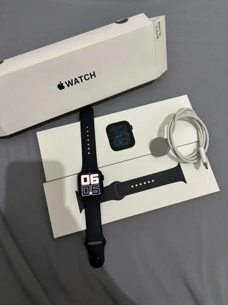 apple watch SE Gen 3 2025 midnight 40mm
