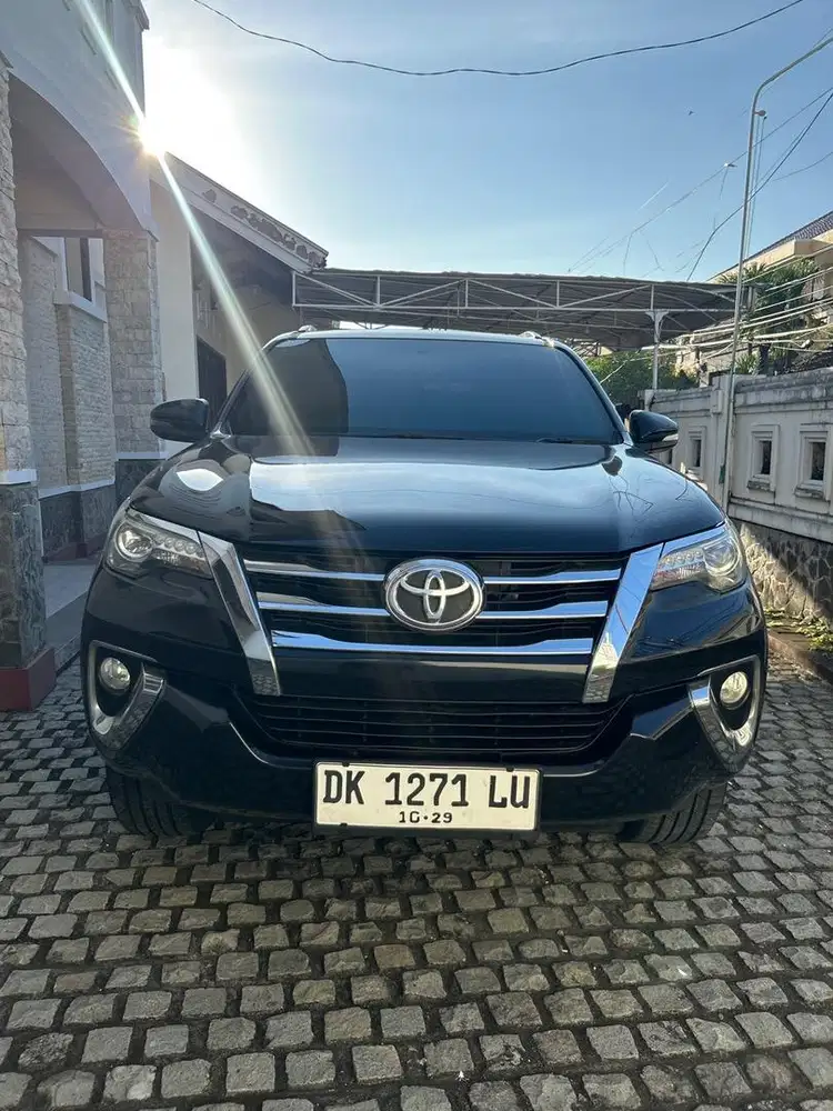 Toyota Fortuner th 2017 type 2.4 VRZ matic hitam