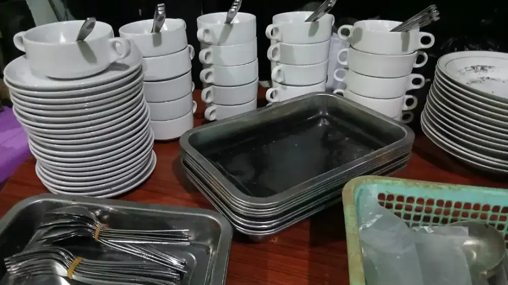 Piring mangkok cutleries