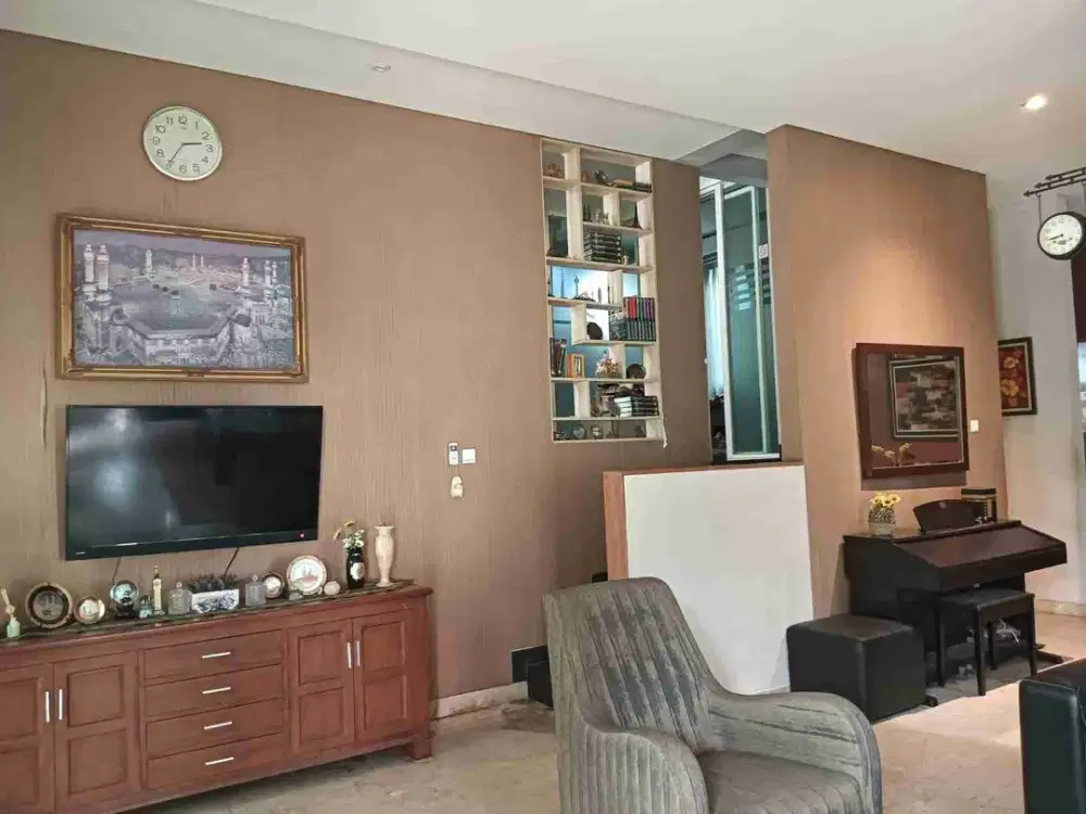 BU Rumah Cantik Hook Citra Grand – 4+1 KT, Taman Luas, Harga Nego!