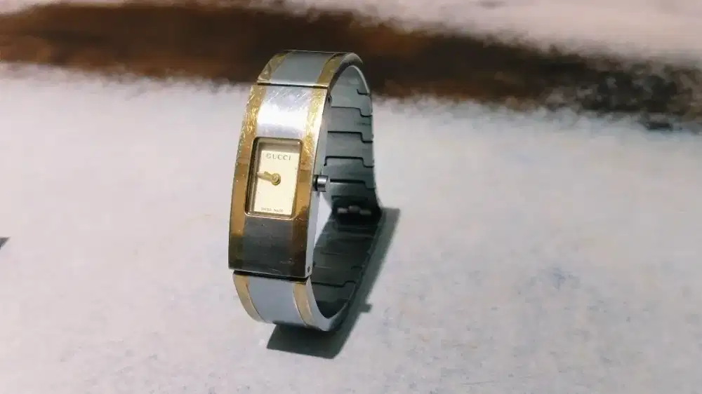 Vintage Ladies Gucci 2200 Wristwatch