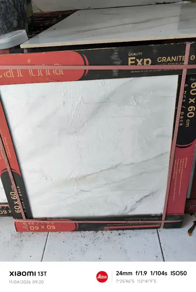 Granit Lantai Carina Kilap (Glazed Pholised)