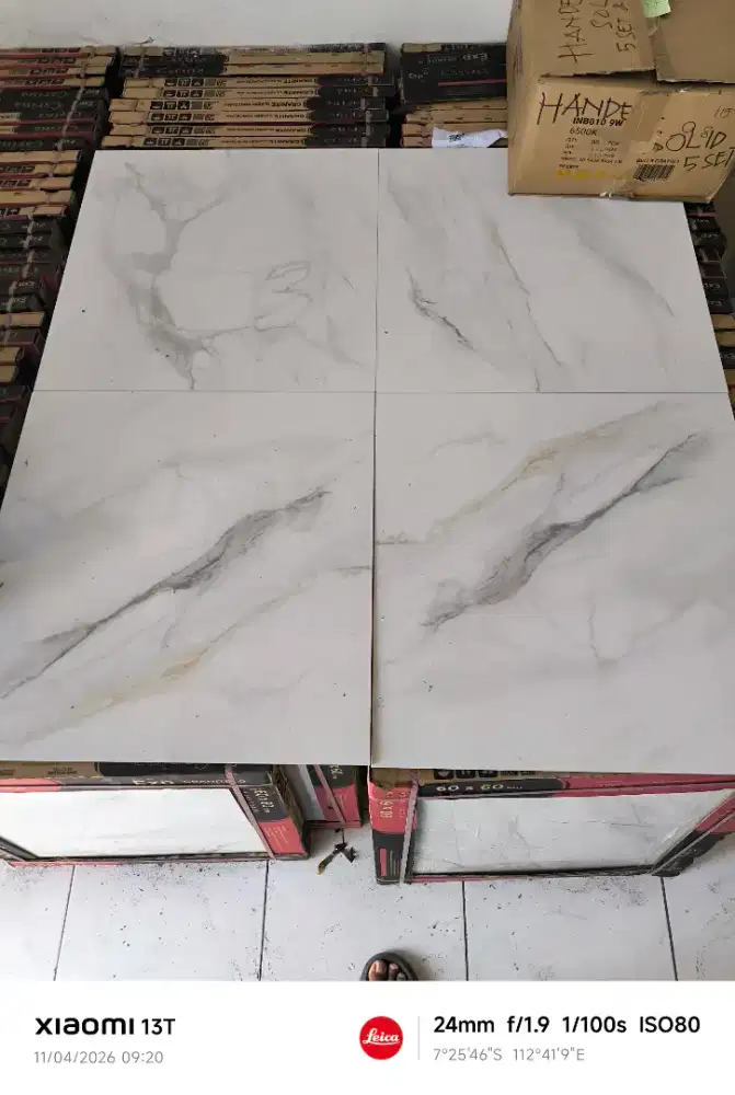 Granit Kilap Seperti Kaca (Glaze Pholished)