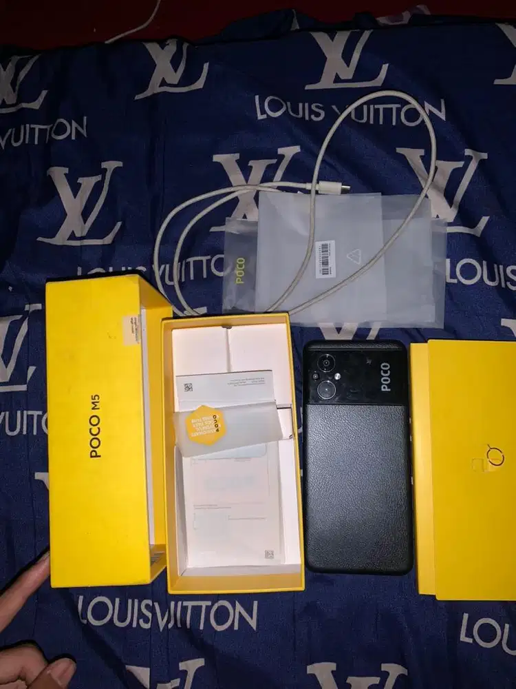 POCO M5 4+4/128 BLACK LANGKA FULLSET ORIGINAL