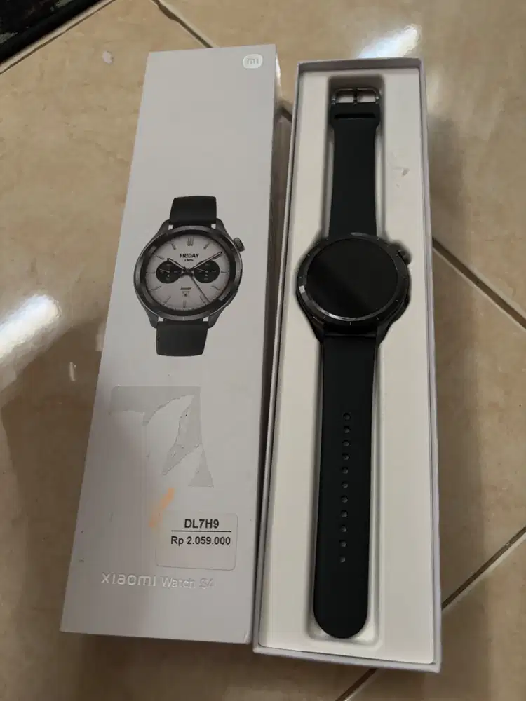 Xiaomi watch s4. Baru banget diaktivasi