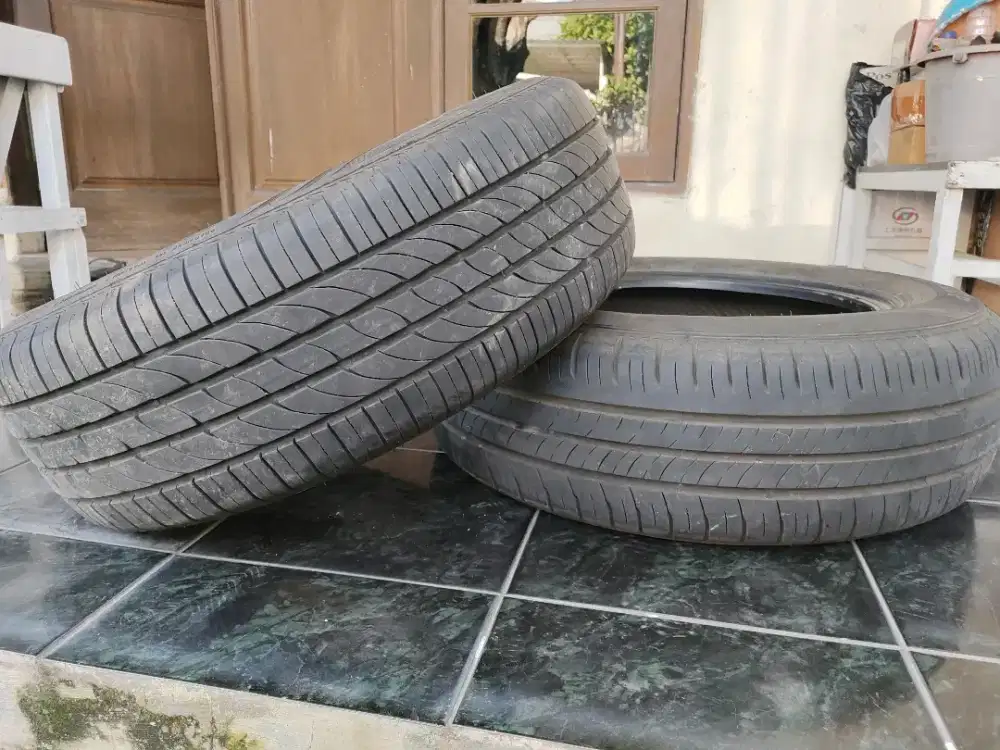 Jual 2 Ban 205/65/16 kondisi 90%