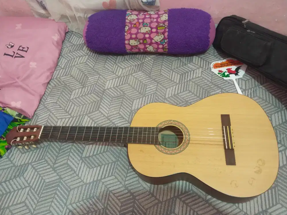 Gitar Yamaha C30M masih mulus