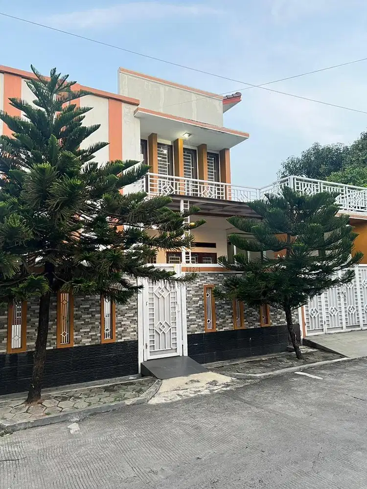 Rumah Lokasi Strategis. Dekat Summarecon Bekasi. Tytyan Kencana.