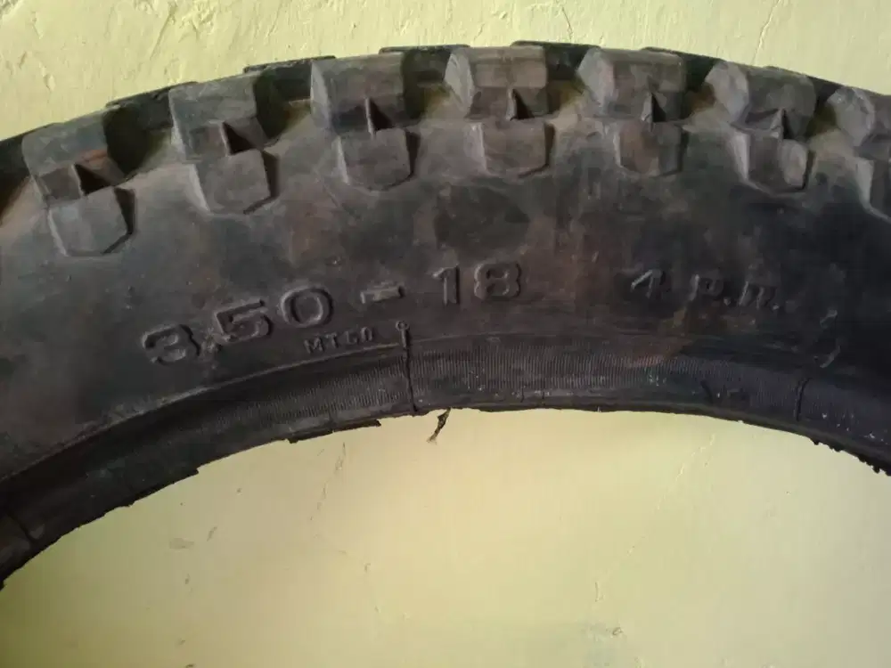 Ban motor ukuran besar