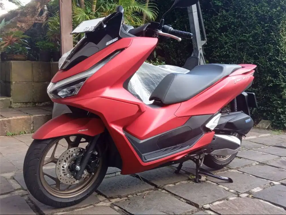 Honda PCX ABS 2025 (seperti baru, kilometer belum 1000)