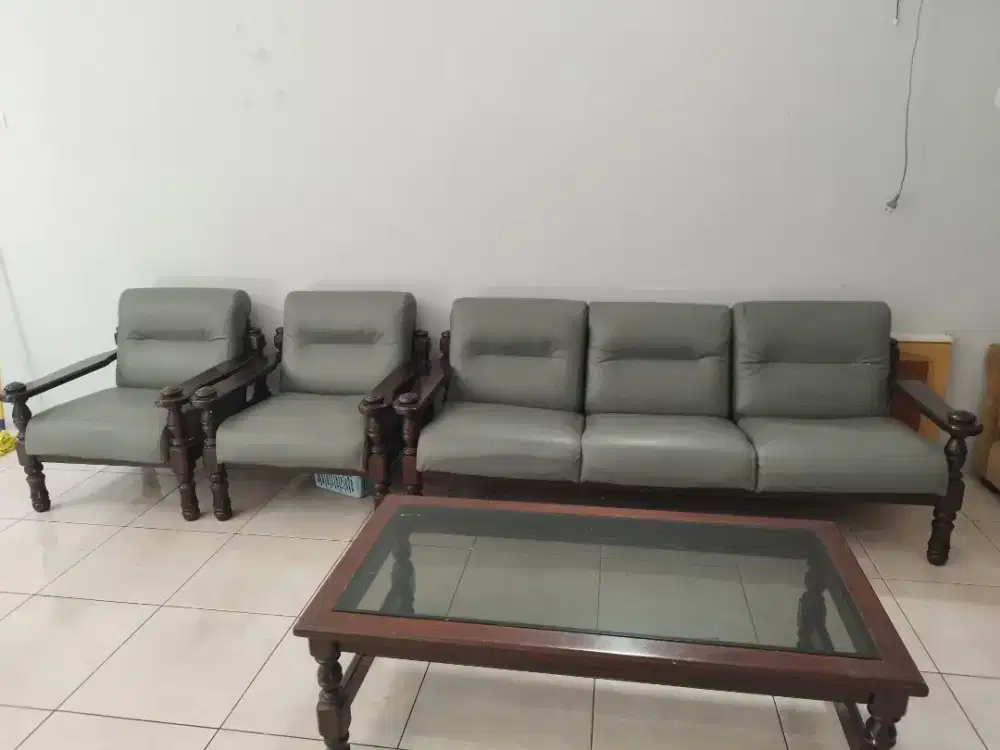 Kursi sofa kayu merk LIGNA Furniture