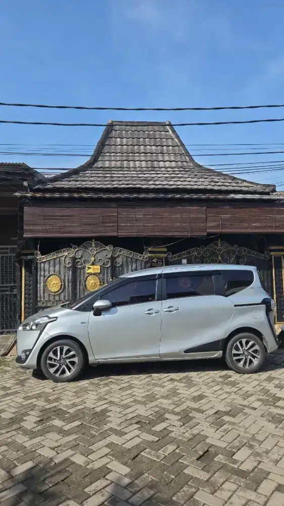 Dijual Toyota Sienta 2019 Silver
