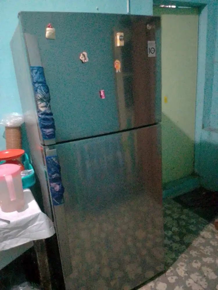 Kulkas bekas LG INVERTER 2 pintu murah mau pindahan