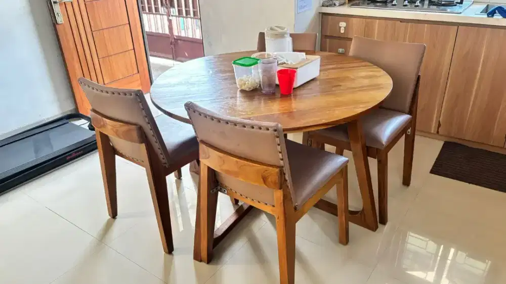 Meja makan kayu full set 4 kursi