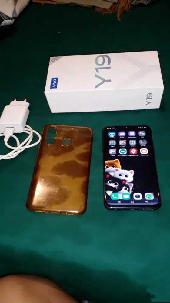 Vivo y19 ram 6+2/128 hp mulus GK pernah servis lcd ori
