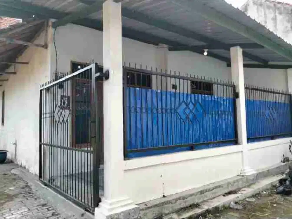 Rumah di sewakan 5 kamar halaman luas akses mobil
