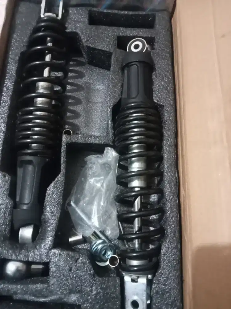 Shock ori,selang rem ori,mika stoplamp ori,spion ori,lampu sorot,