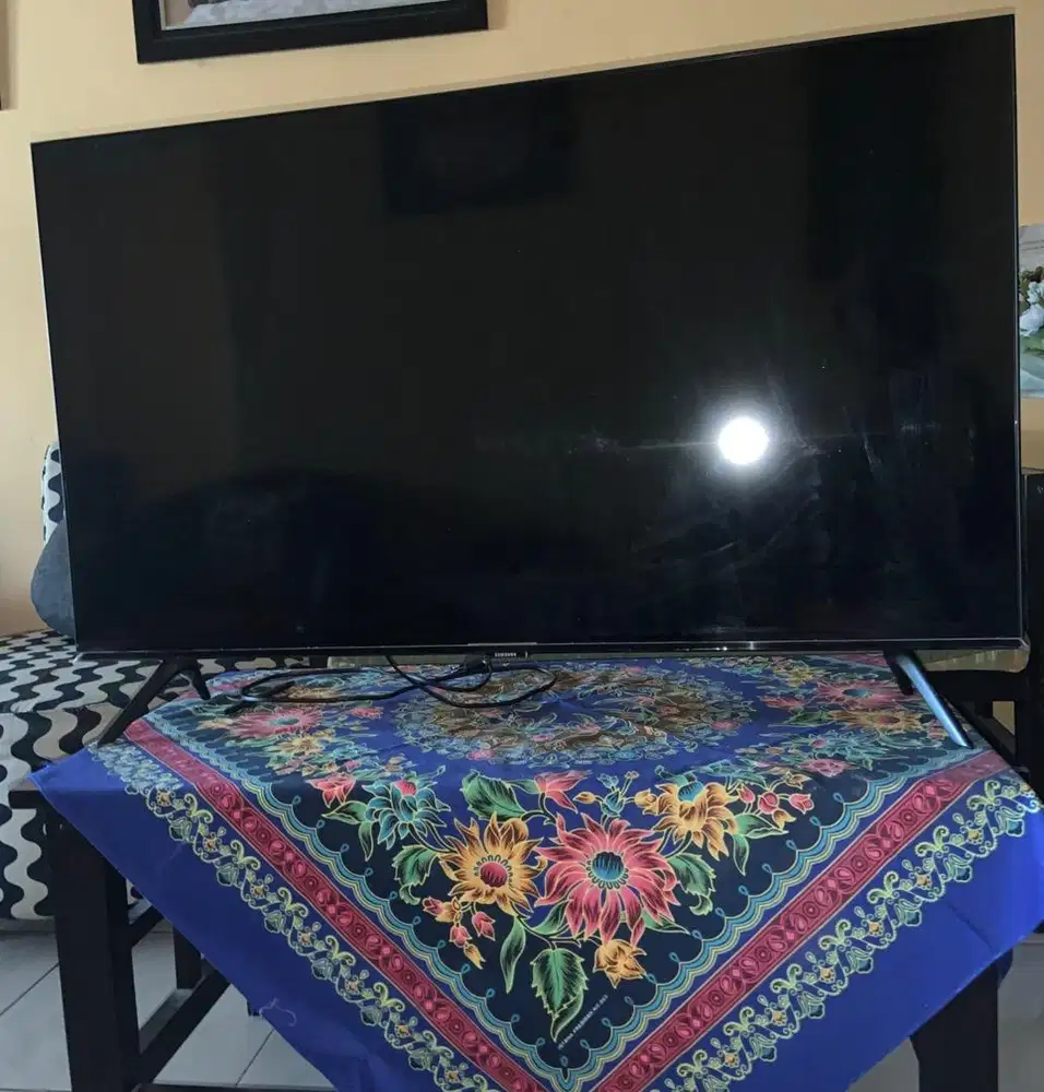 TV Samsung type UA43TU8000K, tanpa dus