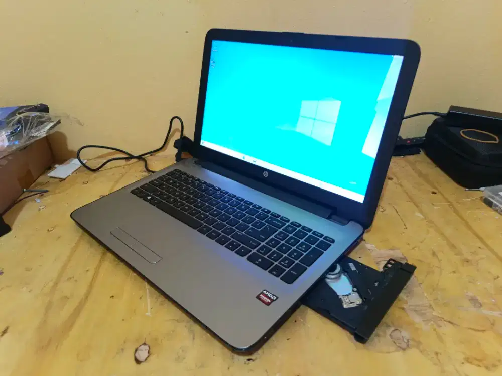 Laptop Hp 14 Amd A8-7410 APU With Amd Radeon R5 Ram 4Gb Hdd 500Gb