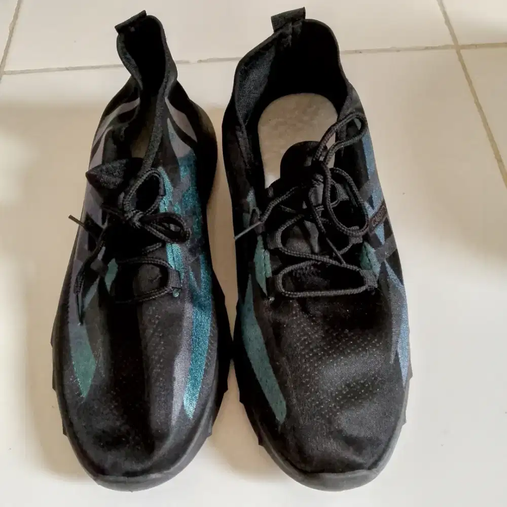 Sepatu Sneakers Import