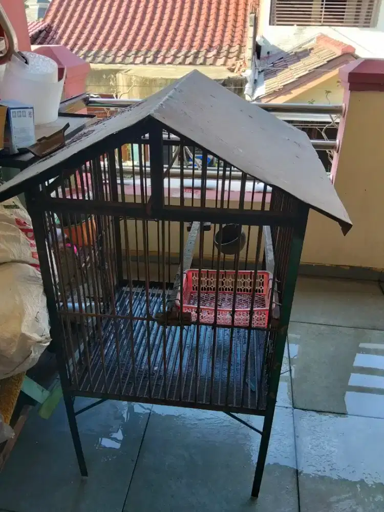 Kandang burung Besi