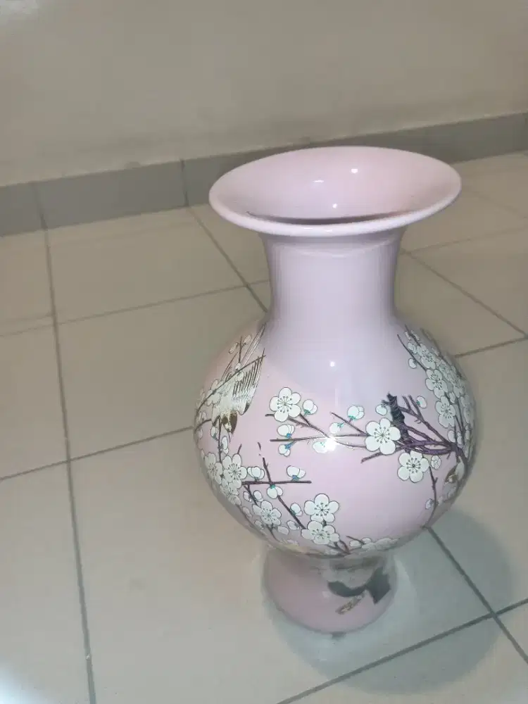 Guci dan pas bunga CERAMIC  motip bunga sakura
